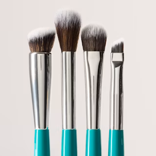 50-50: Instant Blend™ Lid Eyeshadow Brush | Image | Set Editorial