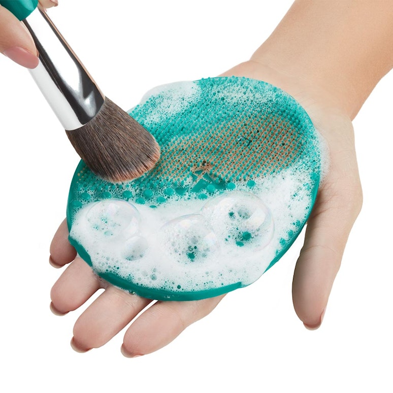 Thrive Causemetics Makeup | Thrive Brush Hero Brush Cleansing Pad | Color: Tan | Size: Os | Carriethe1's Closet