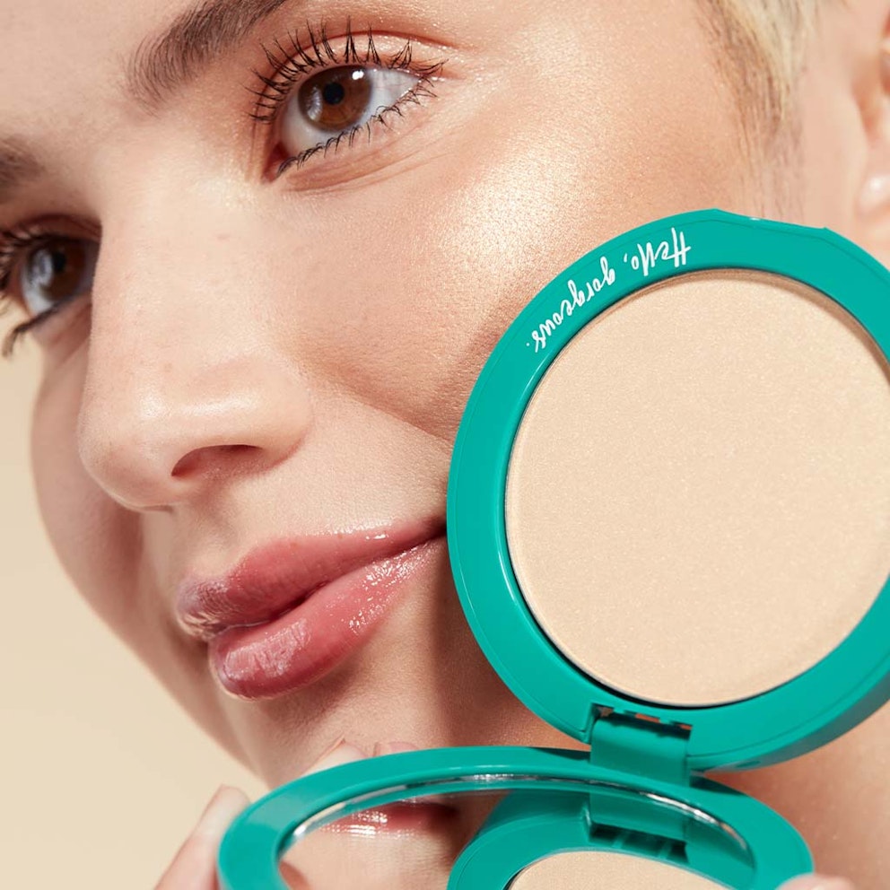 Create a secondskin luminosity with our skincareinfused highlighter